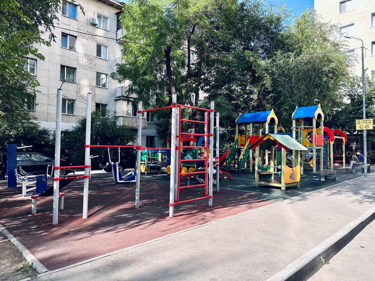 Жк Молодежный В Центре Алматы Almaty Esterno foto