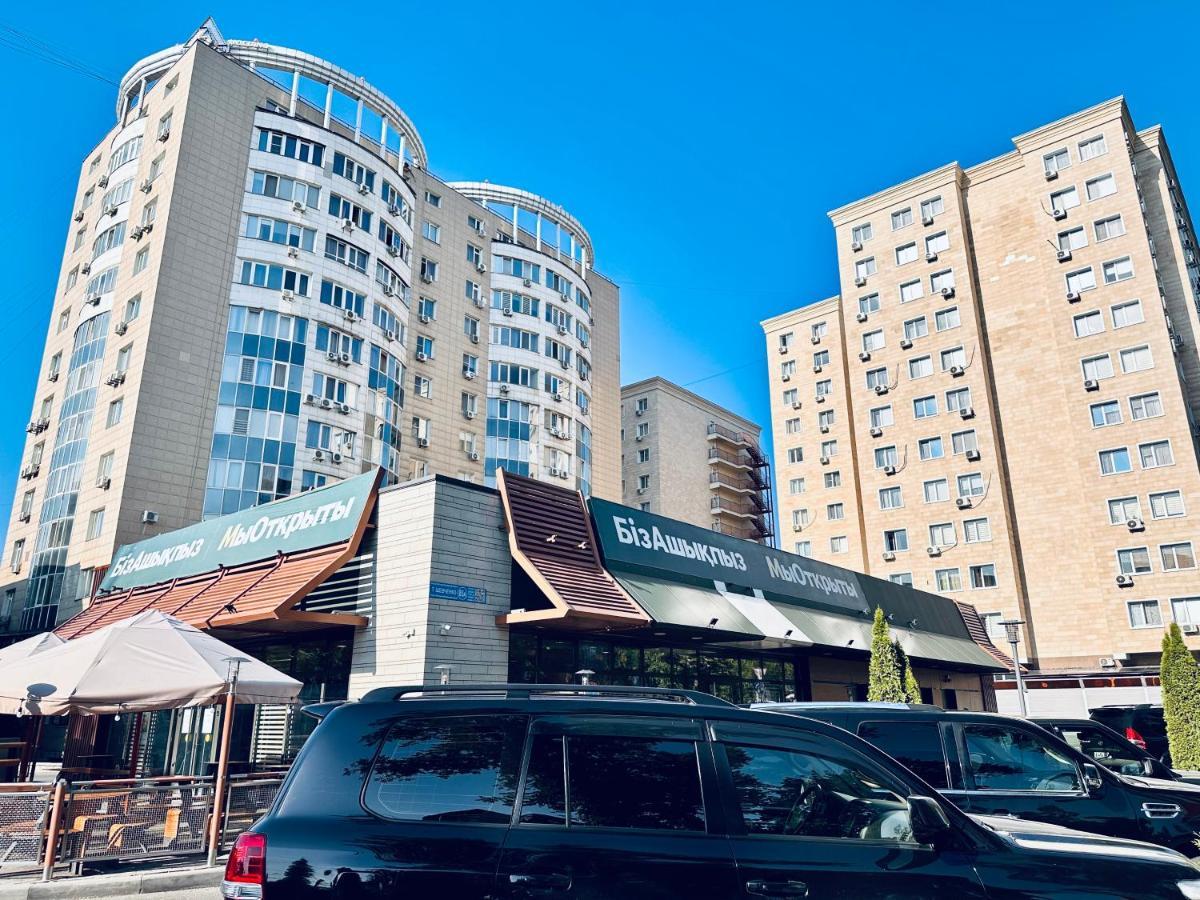 Жк Молодежный В Центре Алматы Almaty Esterno foto